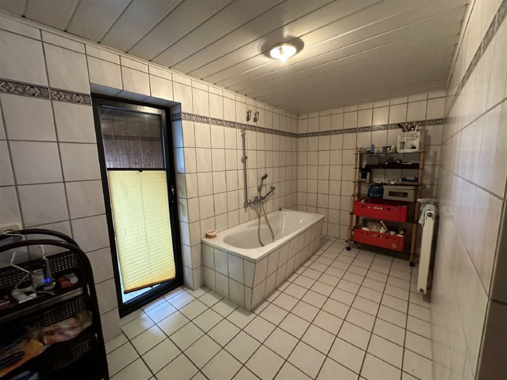 Wohn- und Geschäftshaus mit Ausbaupotenzial in zentraler Lage!