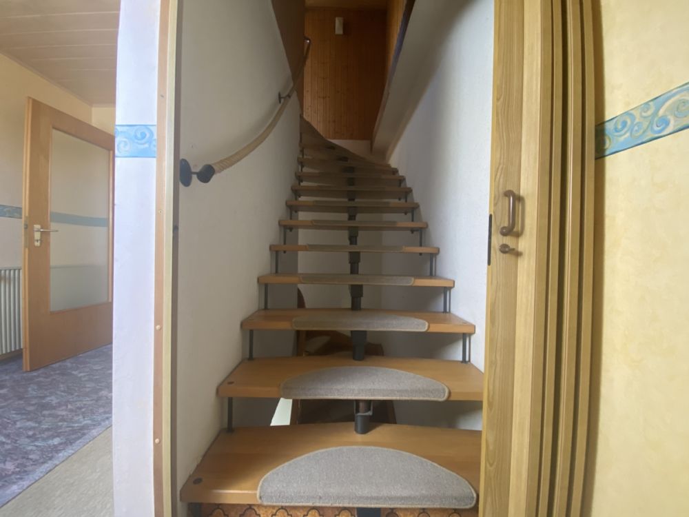 Wohnen am Merklsteig - Charmantes Reihenmittelhaus mit Garage, Wintergarten, Freischwimmbecken und zusätzlichem Gartengrundstück in begehrter Wohnlage in Weiden!