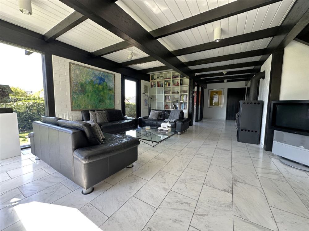 / Architektonisches Highlight in Waldrandlage!