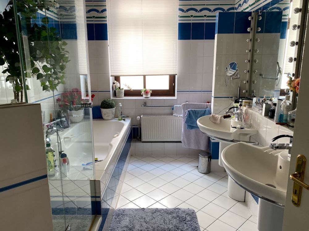 Stilvolle Altbau-Villa in Citylage mit drei Wohneinheiten – klassischer Charme trifft auf moderne Wohnqualität