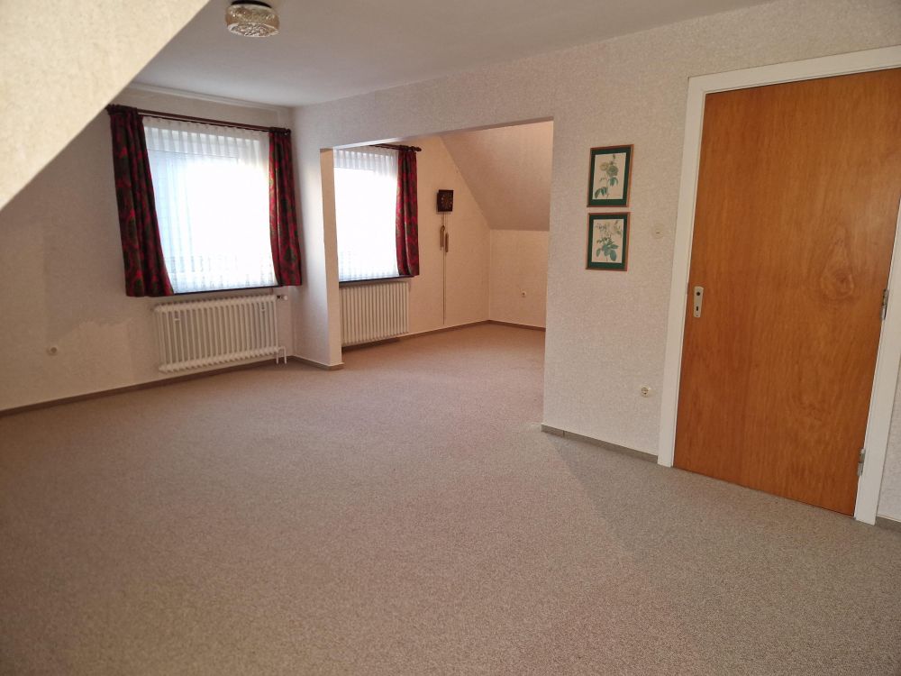 Großzügiges Zimmer im Dachgeschoss...