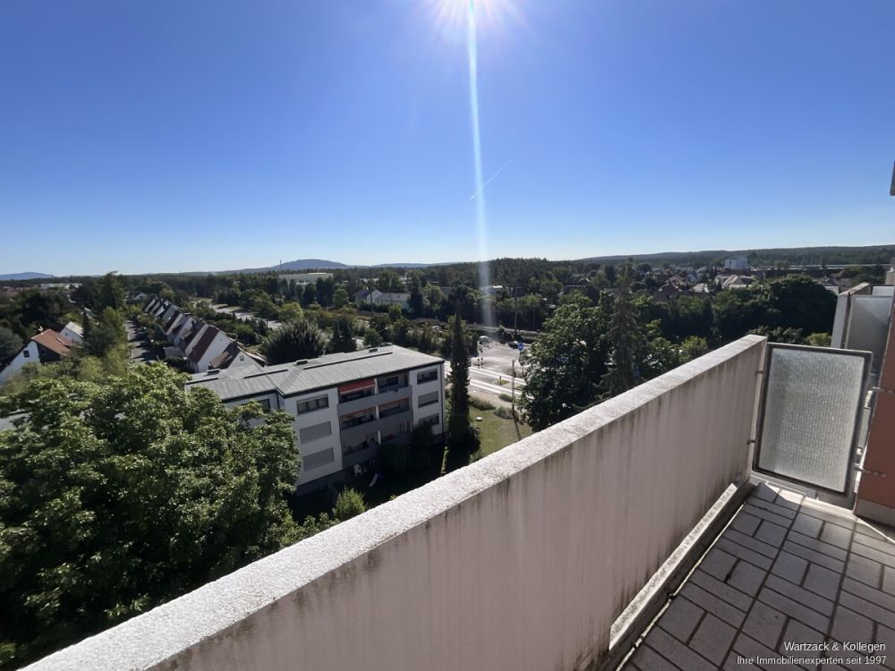 Über den Dächern von Schwaig - 3-Zimmer-Wohnung mit Ausblick, Balkon, Einbauküche und Garage