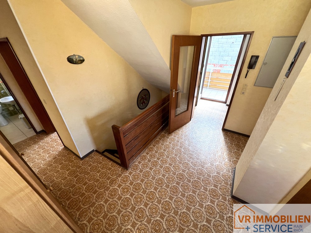 Einfamilienwohnhaus mit Nebengebäuden und Scheune im Ortskern von 97702 Seubrigshausen!