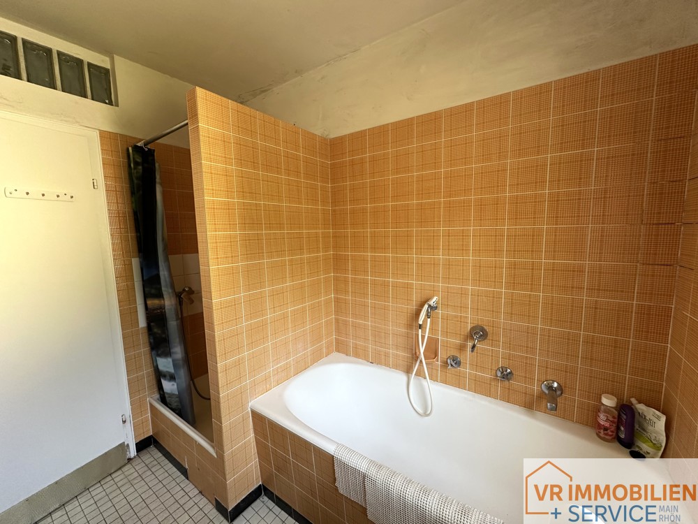 Ihr Eigenheim im Grünen- Wohnhaus mit Doppelgarage und Garten in 97616 Bad Neustadt/S.