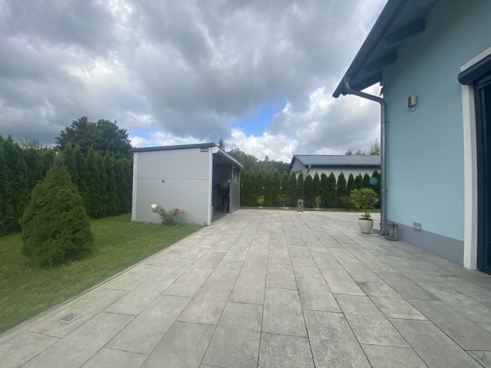 Sehr schöner, moderner Bungalow mit großem Carport in Störnstein zu verkaufen!