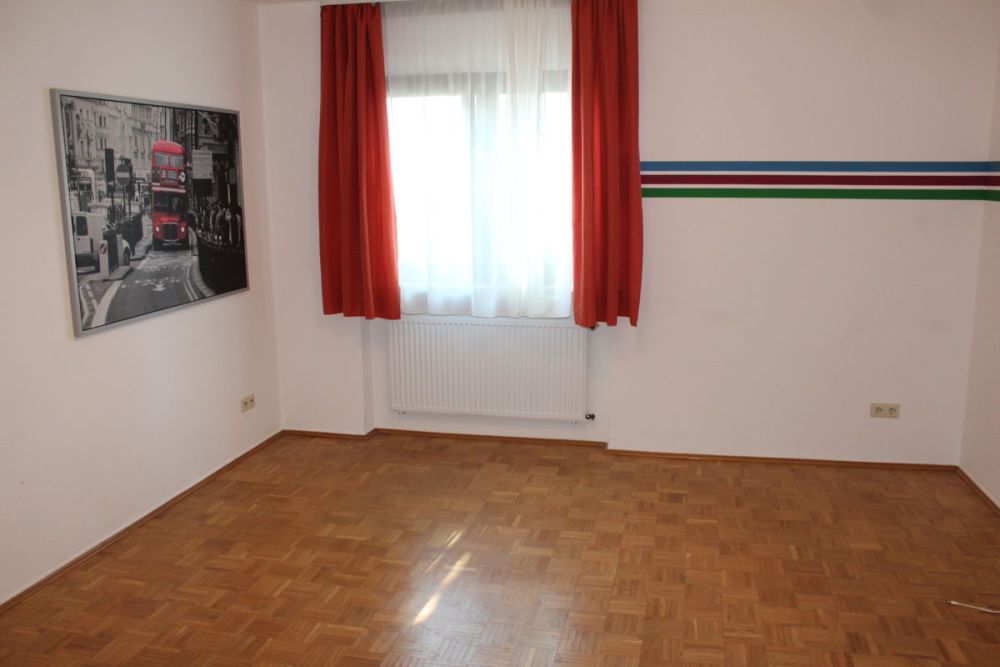 Hofheim-Toplage
Wunderbare Doppelhaushälfte mit Einliegerwohnung