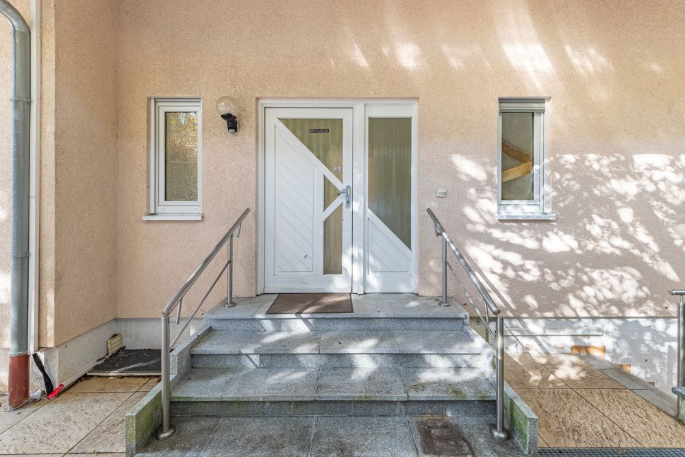 Zweifamilienhaus der Extraklasse - Hier lässt es sich gut leben und arbeiten