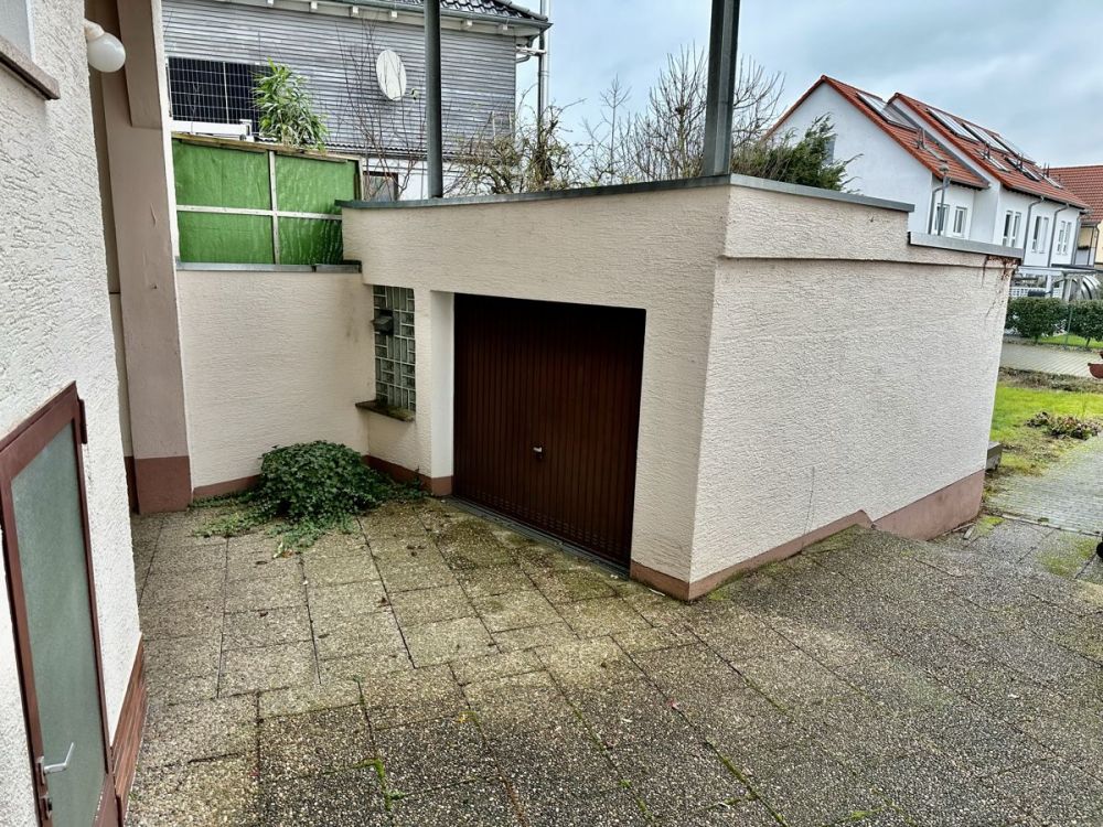 Charmante, gepflegte Immobilie mit Potenzial
Garagen, Carport und Garten
