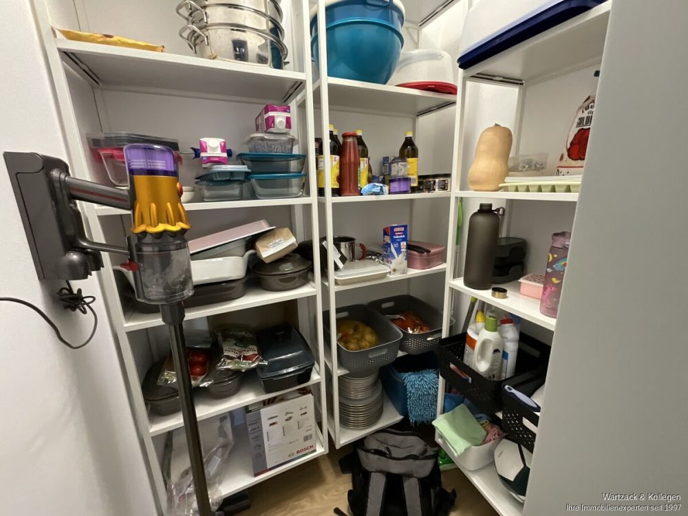 Hier müssen Sie nur noch einziehen- renovierte 3,5-Zimmer-Wohnung mit EBK, Balkon und Garage