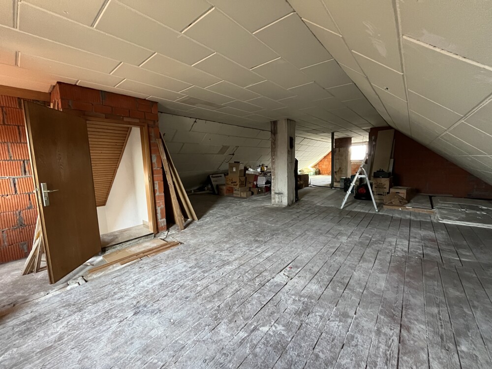 Großes Dachgeschoss