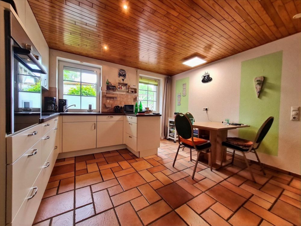 Der Traum vom eigenen Resthof: viel Platz, Pferdestallungen & 3-Mietwohnungen direkt an der Treene