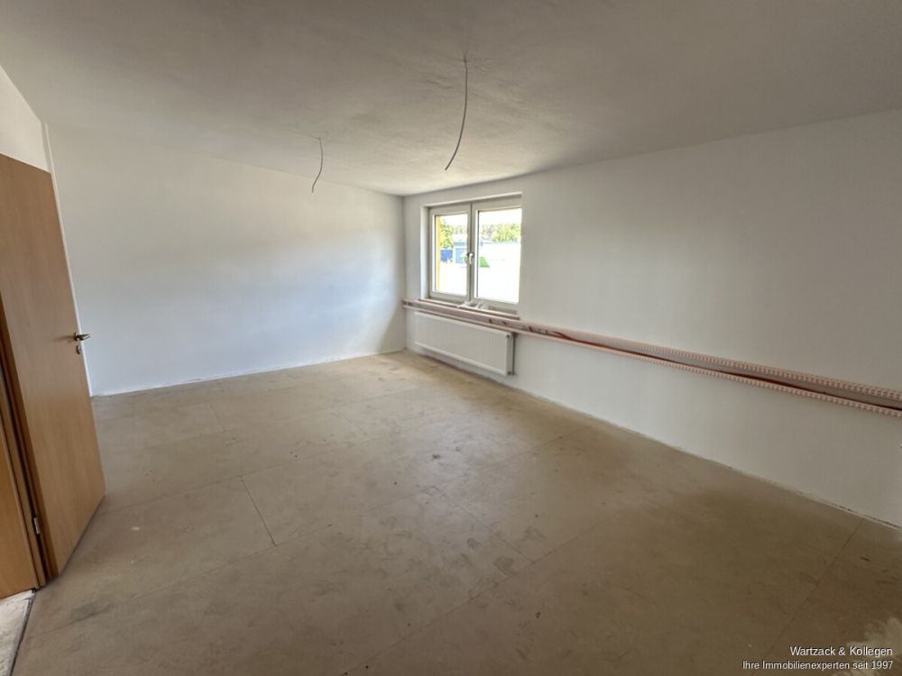 Vollständig neu renovierte Produktionshalle 
mit separater Bürofläche
- zusätzliche Halle möglich