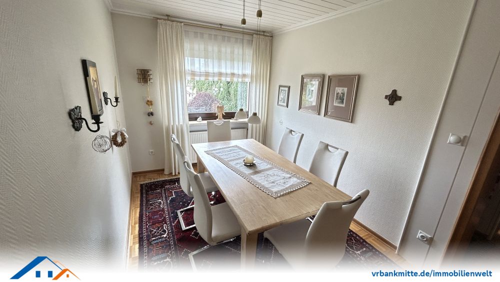 Charmantes Einfamilienhaus mit großem Grundstück, Garage und Blockhütte in Rüdershausen