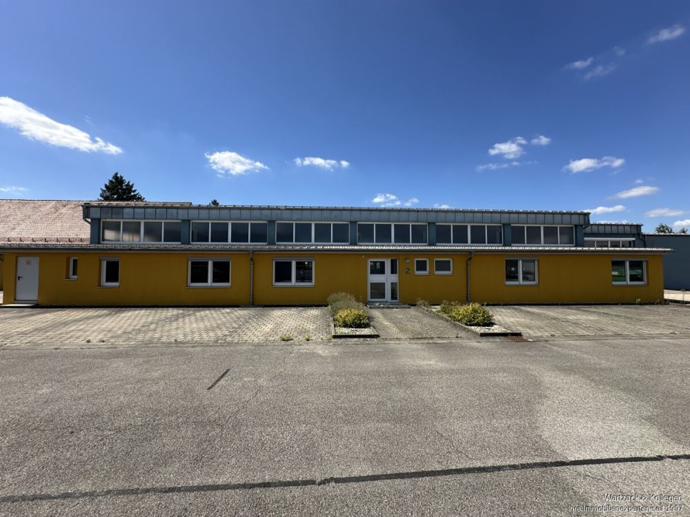 Vollständig neu renovierte Produktionshalle 
- zusätzliche Hallen- bzw. Büroflächen möglich