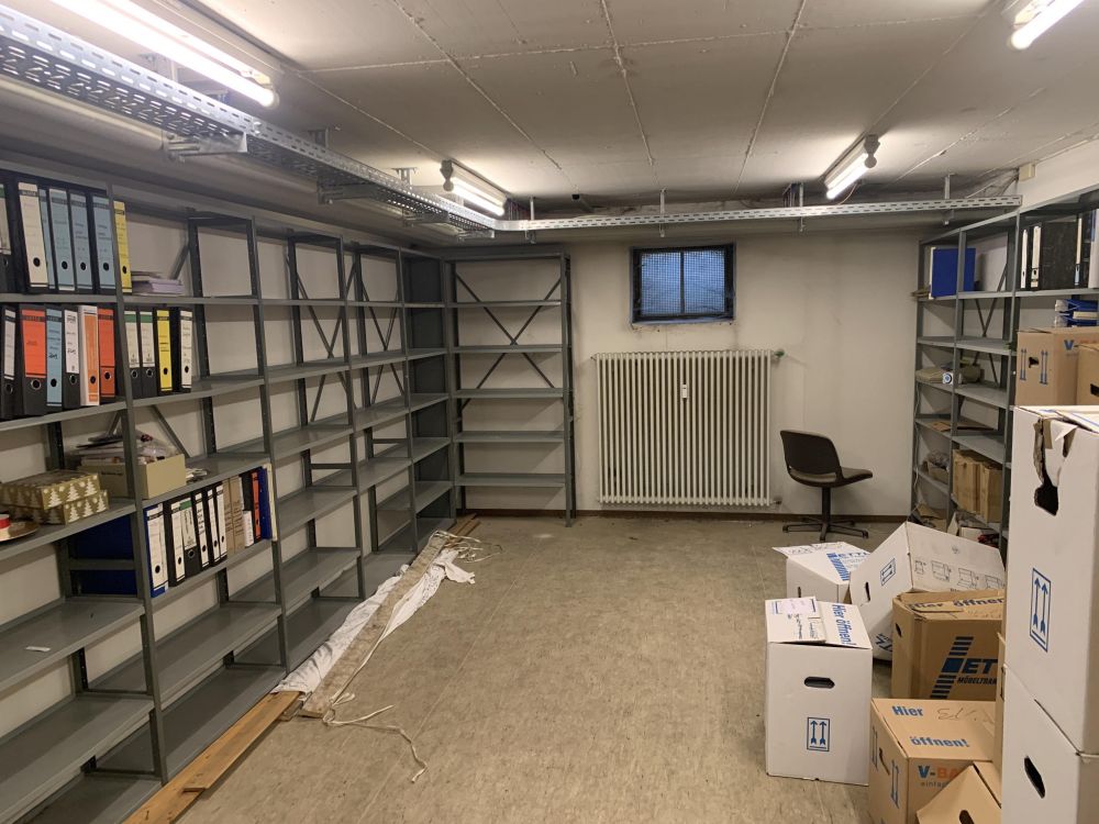 Registratur im Keller