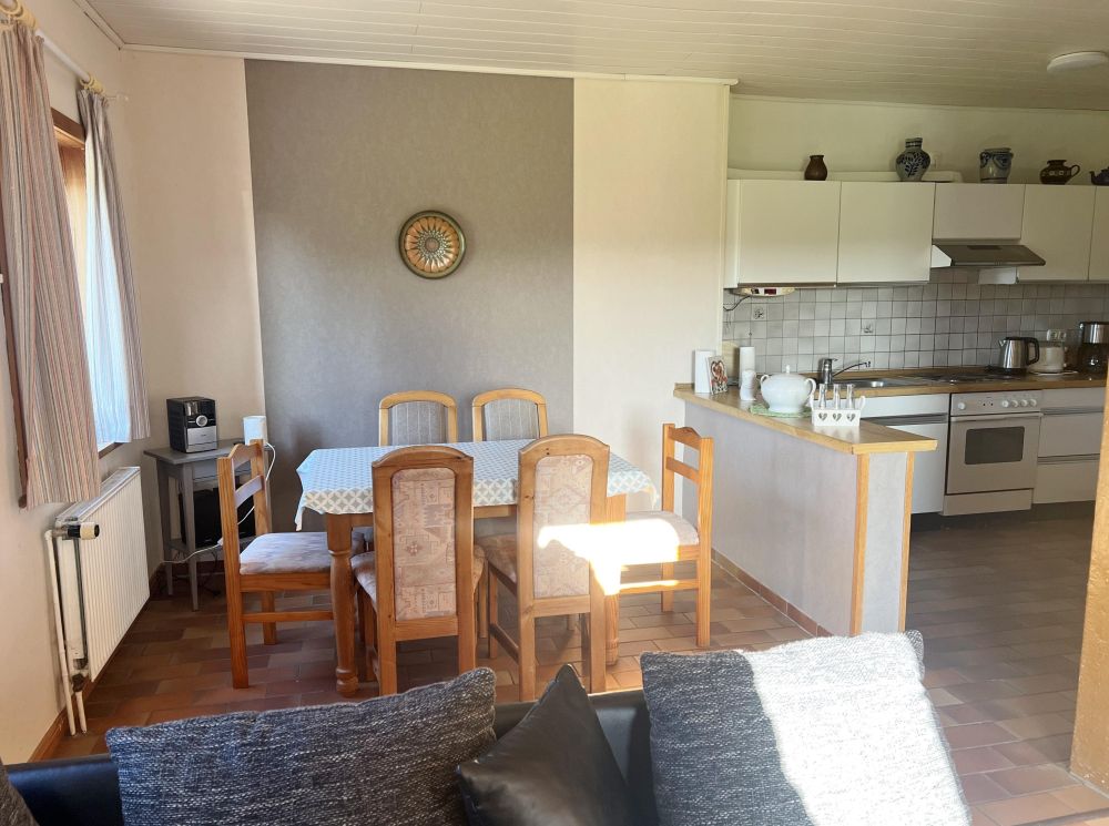 Ferienwohnung I - Essbereich mit offener Küche