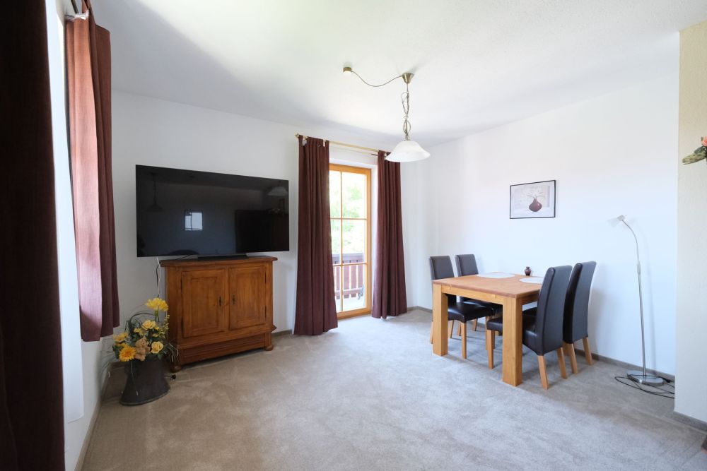 Modernes Mehrfamilienhaus mit Wohn- und Gewerbenutzung