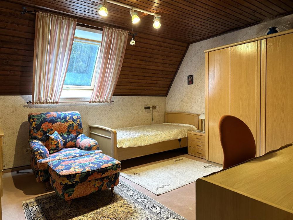 Luxus trifft Funktionalität: Einfamilienhaus mit Büro in Top-Lage