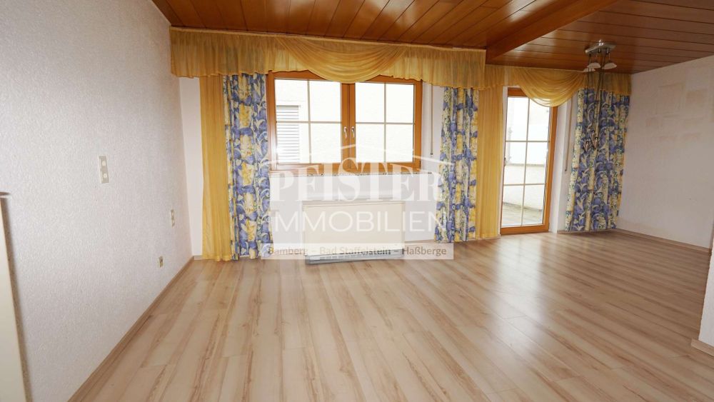 Zweifamilienhaus + Einliegerwohnung in zentraler Lage von Hallstadt