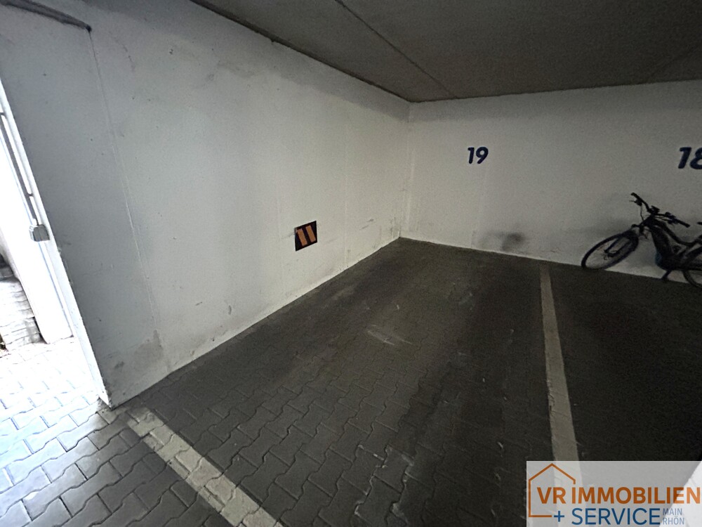 Einziehen und wohlfühlen! - Dachgeschosswohnung mit TG-Stellplatz in 97616 Bad Neustadt/Brendlorenzen