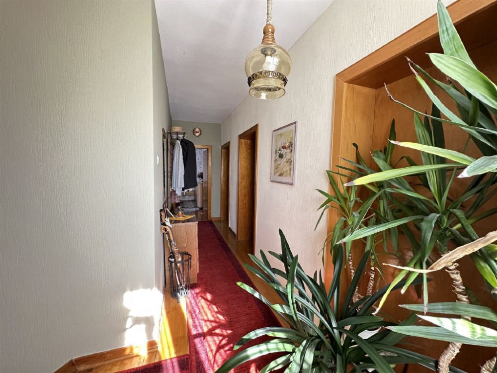 Schönes Einfamilienhaus mit Scheune und großem Grundstück