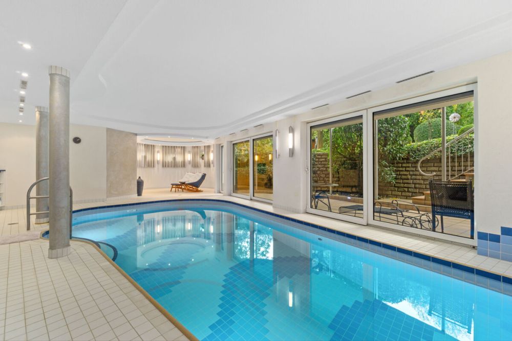 Einzigartiges Mehrgenerationenhaus inklusive traumhaftem Wellnessbereich auf weitläufigem Grundstück