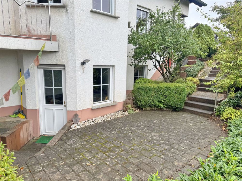 Wohnkomfort trifft Vermietungschance - Stilvolles Wohnhaus in naturnaher Lage