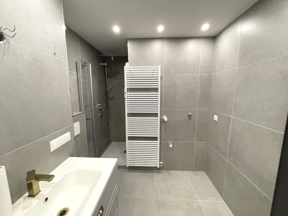 mit flacher Duschnische