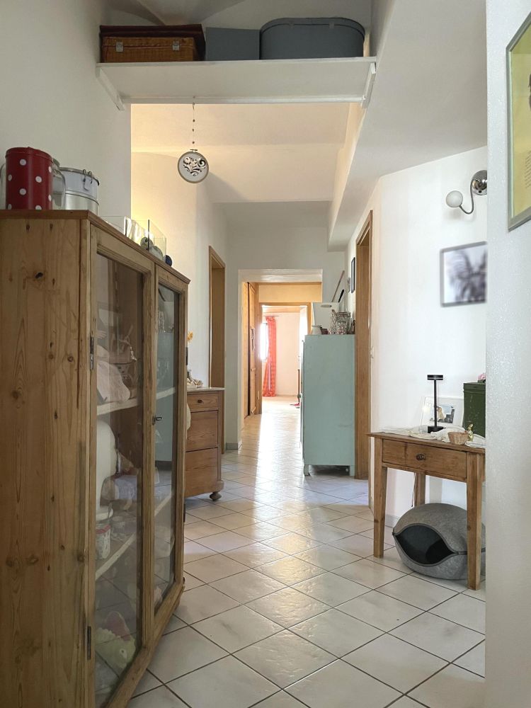 HISTORISCHE 4 ZIMMER-WOHNUNG IM ERDGESCHOSS