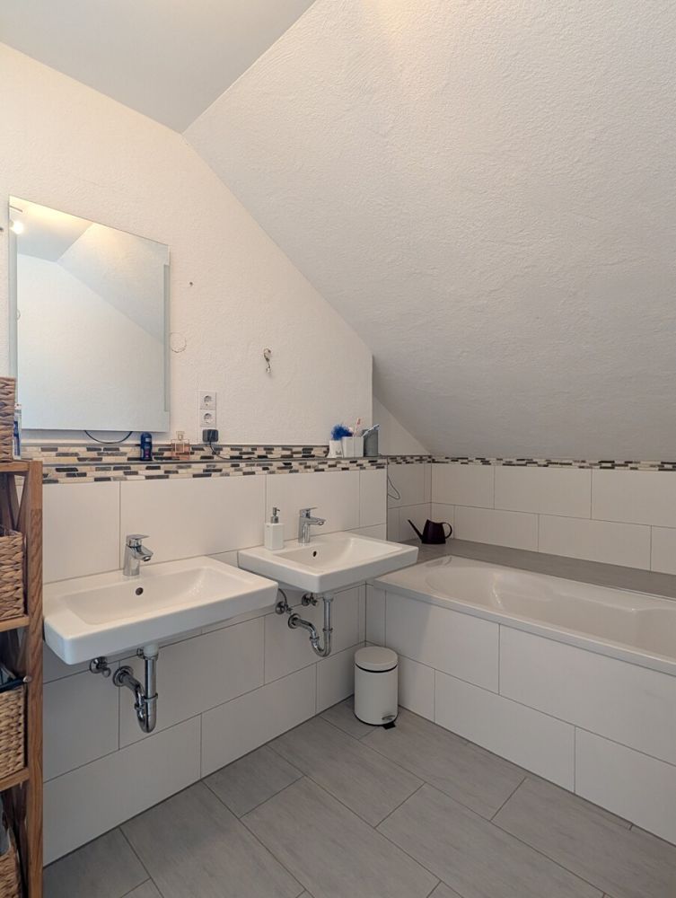 Beeindruckendes Landhaus mit Einliegerwohnung, Doppelgarage und tollem Ausblick auf Wipperfürth