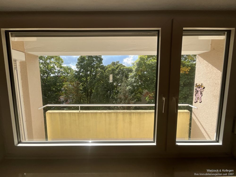 3-Zimmer-Wohnung 
mit 75 m² Wohnfläche 
und Südbalkon 
sofort zur Nutzung frei!