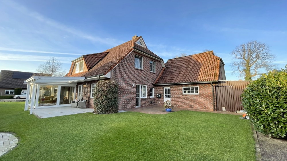 Attraktives EFH mit Wintergarten, Nebengebäude und großzügigem Garten in zentraler Lage von Edewecht