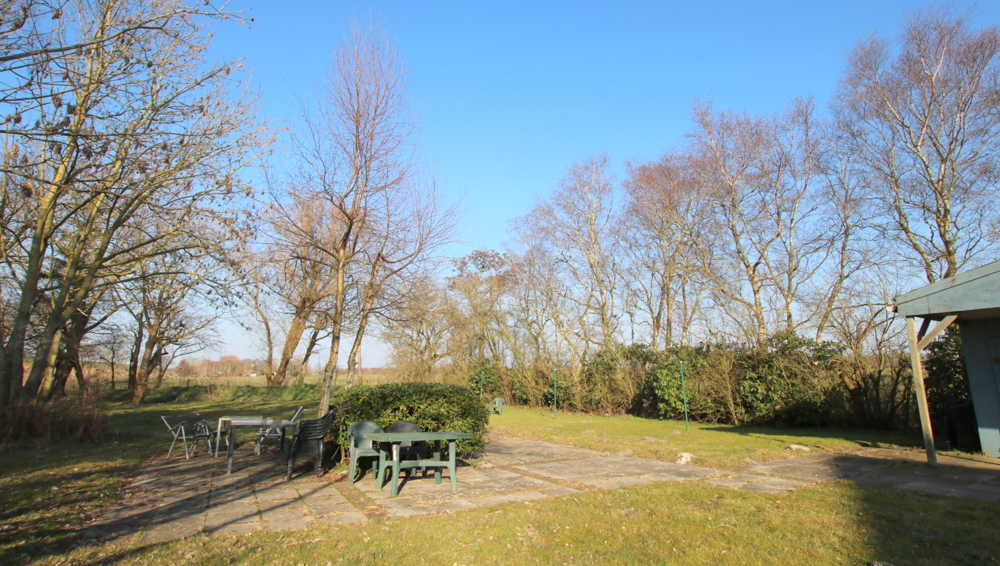 Attraktive und möblierte 3-Zimmer-Ferienwohnung, Nähe Nordsee in ländlicher Lage direkt am Jadebusen