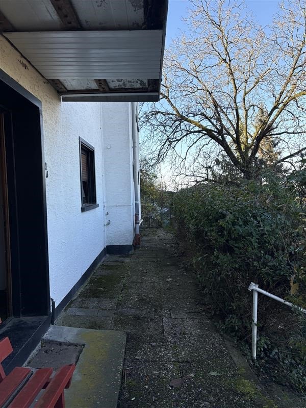 Charmantes Zweifamilienhaus mit Ausbaupotential!