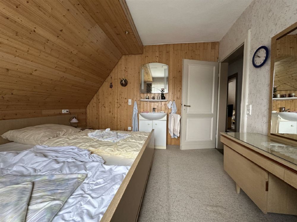 / Domizil mit Potenzial: Großzügiges Zuhause für mehrere Generationen oder zur Vermietung