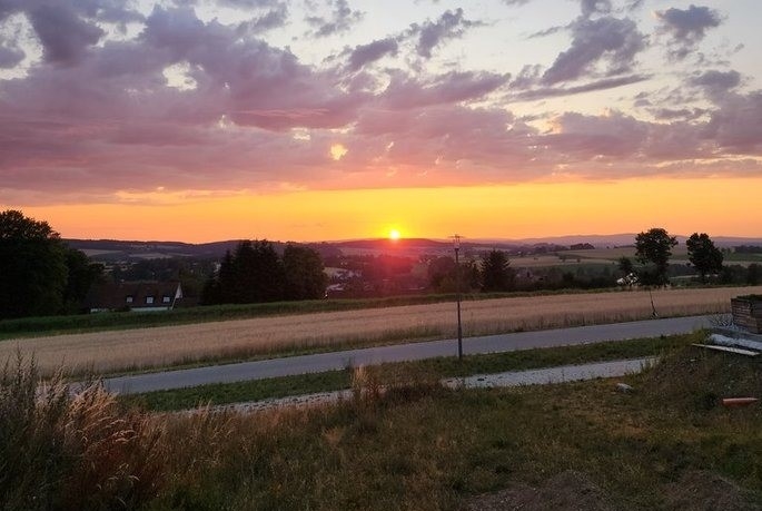 Ersparen Sie sich den Baustress! Neuwertiges modernes Zweifamilienhaus im Neubaugebiet in Waldthurn