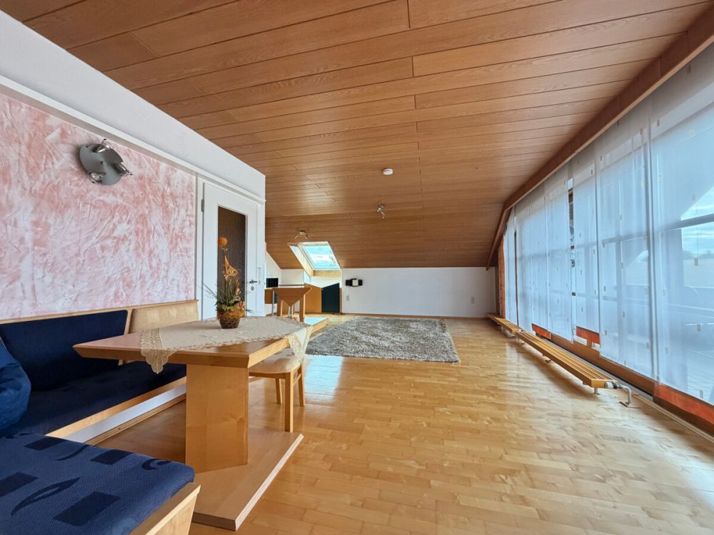 Naturidylle und Baukunst vereint: Stilvolles Wohnen in ruhiger Ortsrandlage