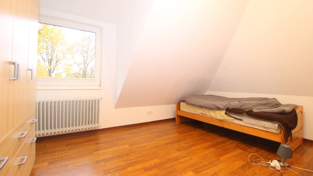 Großzügiges EFH mit Modernisierungsbedarf u. Garage auf großem Grundstück in Alleinlage von Edewecht