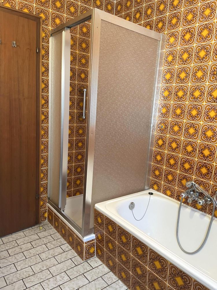 ... mit  zusätzlicher Dusche