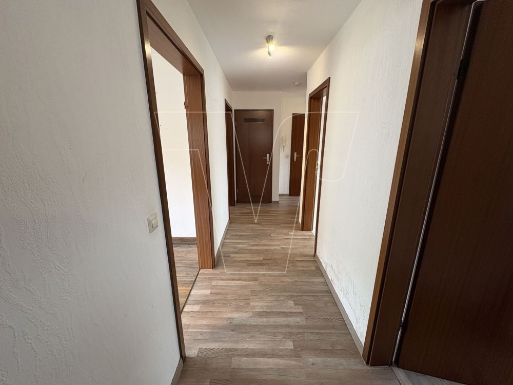 Gepflegte 3-Zimmer-Dachgeschosswohnung mit Stellplatz und Südbalkon
