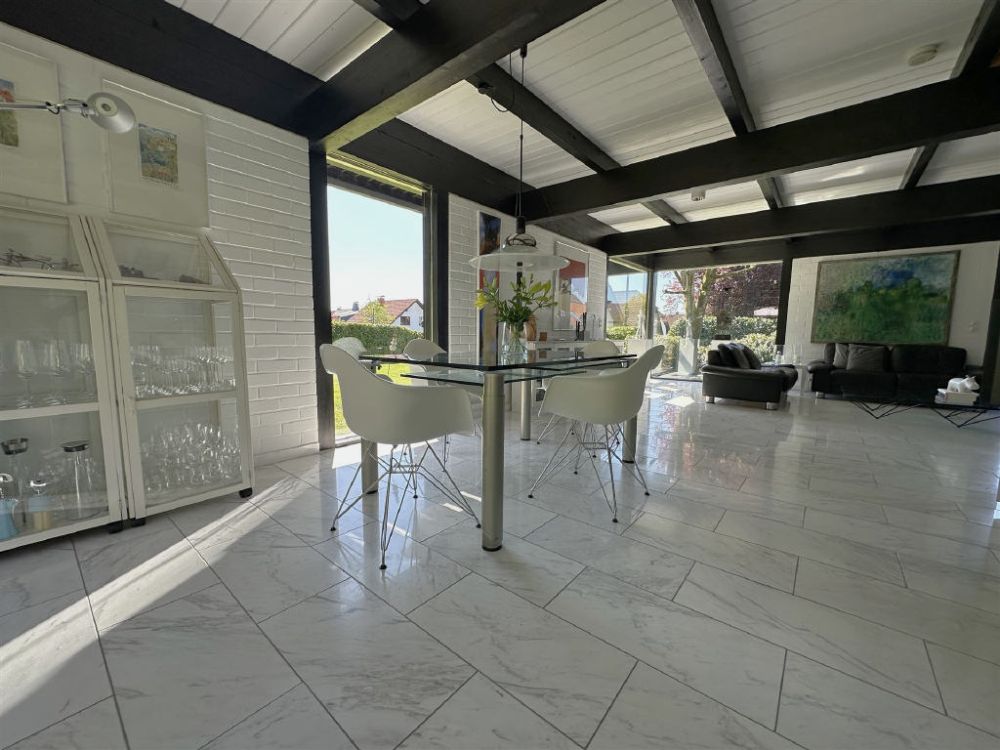 / Architektonisches Highlight in Waldrandlage!