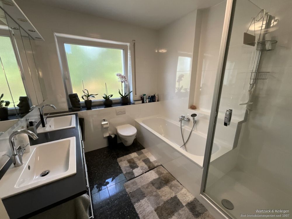 Hier können Sie sofort einziehen 
- viel Platz für die ganze Familie 
und vollständig modernisiert!