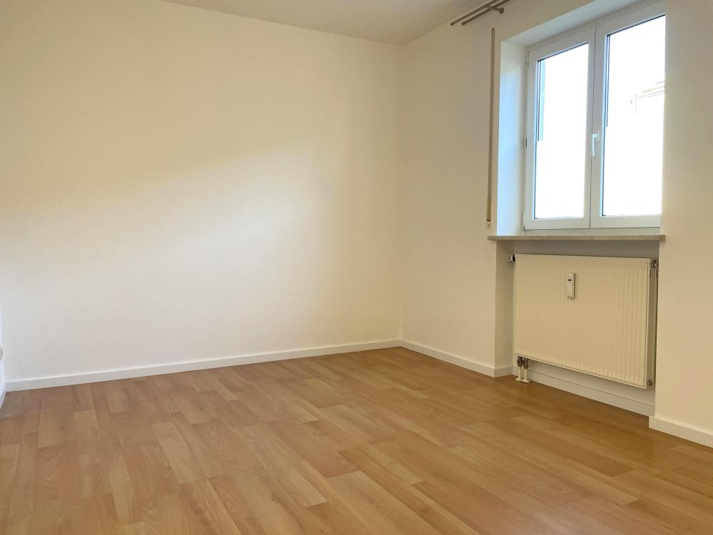 Platz für 2,8 m Kleiderschrank