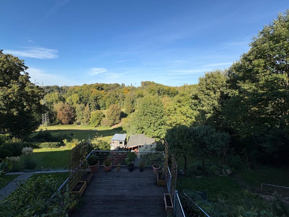 Moderne und gepflegte Split-Level-Wohnung in Bensberg