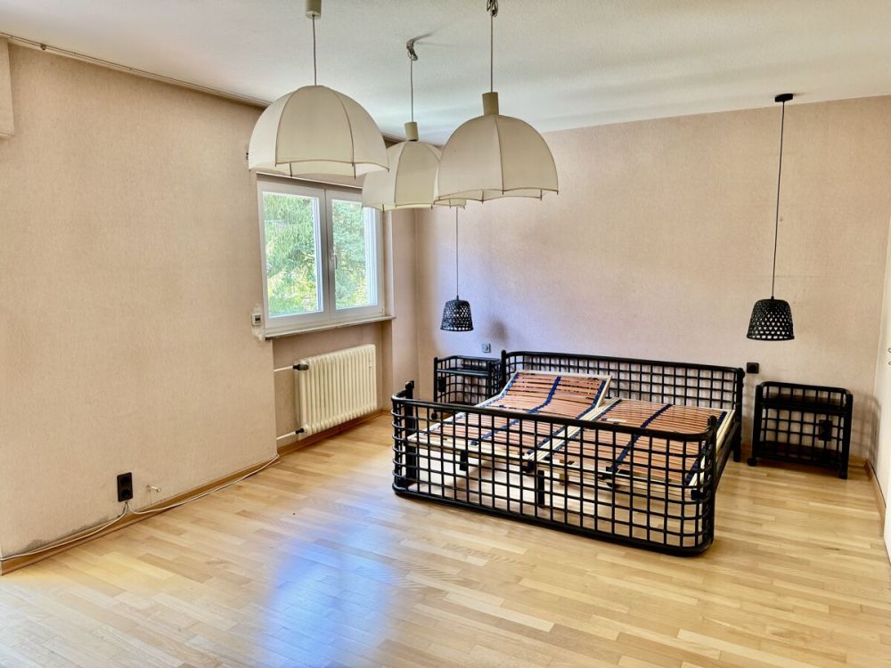 Echte Rarität: 2 Häuser vereint 
Großzügiges Ein- bis Zweifamilienhaus 
mit diversen Möglichkeiten