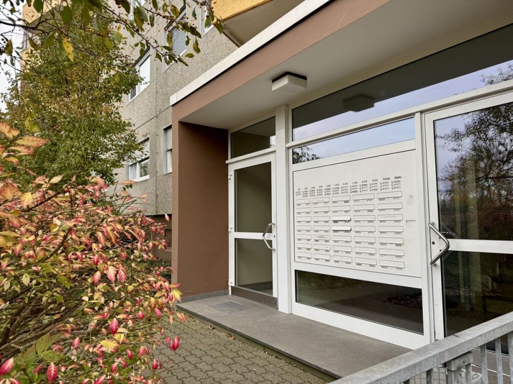 Lichtdurchflutete Eigentumswohnung mit Fernblick
- Tiefgaragenstellplatz+Außenstellplatz & Küche -