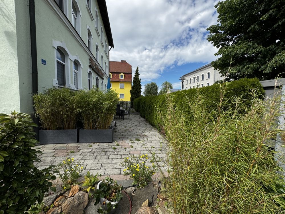 Attraktives Mehrfamilienhaus mit 11 Apartments und Top-Lage direkt am sanierten Bahnhof