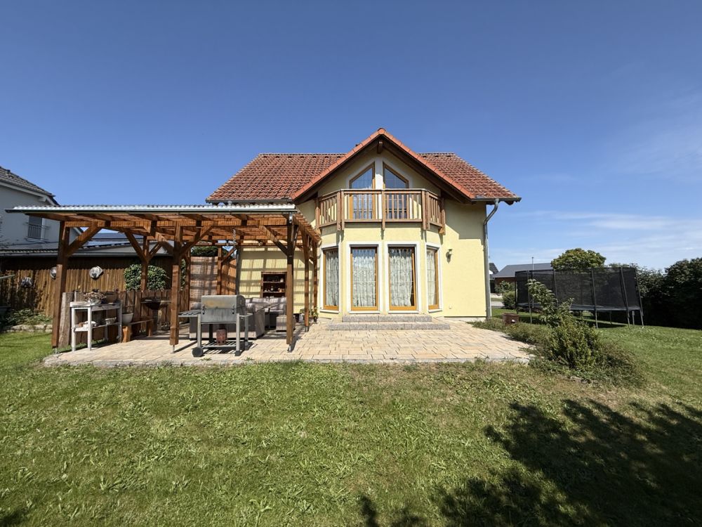 Neuwertiges Wohnhaus mit schönem Grundstück im Neubaugebiet!