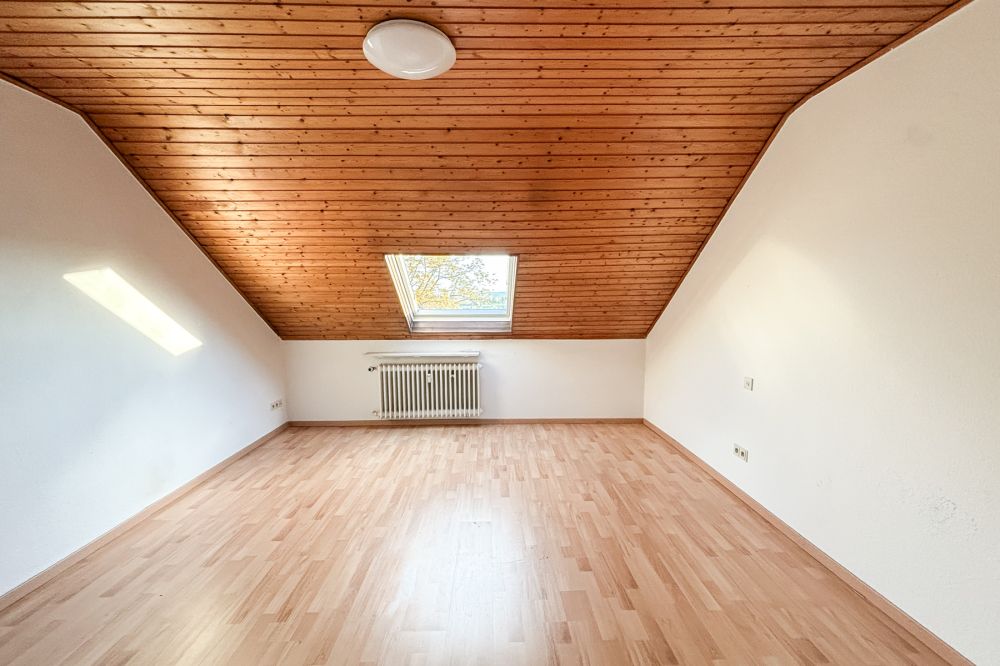 Repräsentatives Mehrfamilienhaus in Reinheim/Zeilhard - Großzügig, vielseitig und sofort bezugsfrei