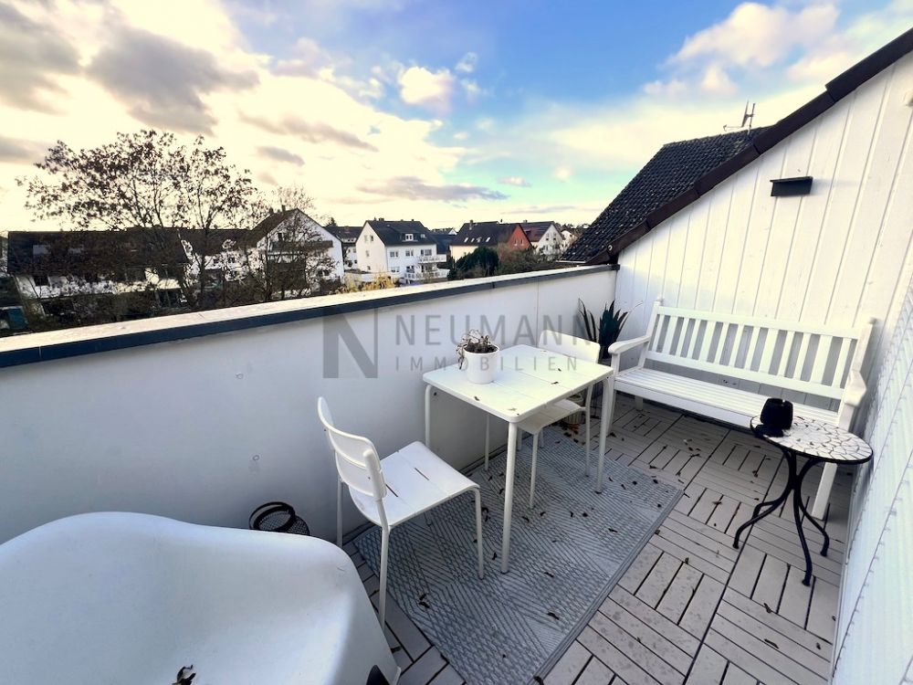 Große, helle 4 Zimmer Wohnung mit Loggia in Mörfelden